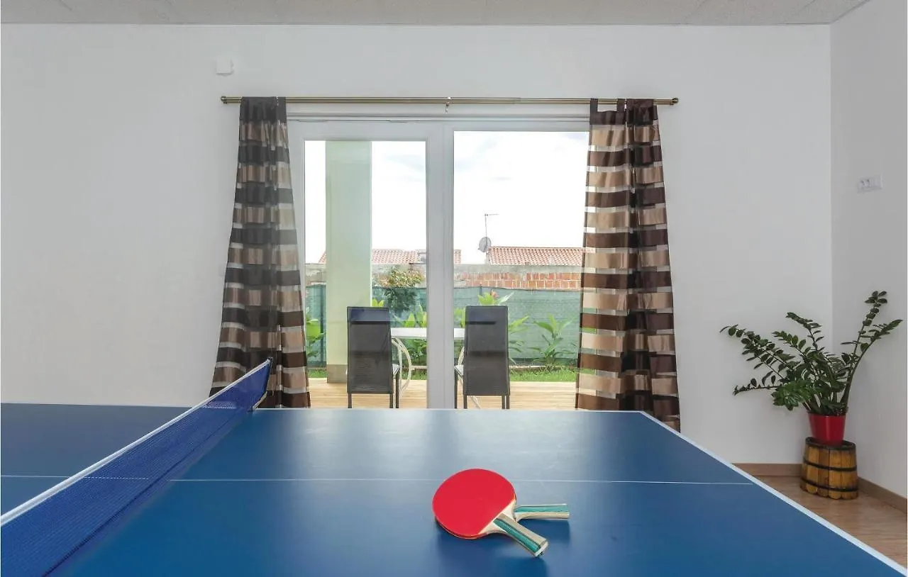 5 Bedroom Amazing Home In Medulin