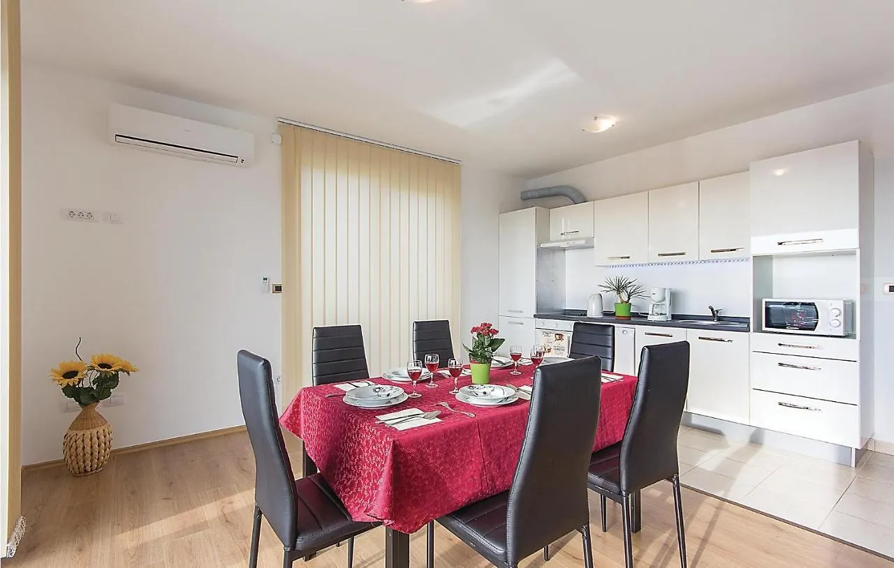 Holiday home 5 Bedroom Amazing Home In Medulin