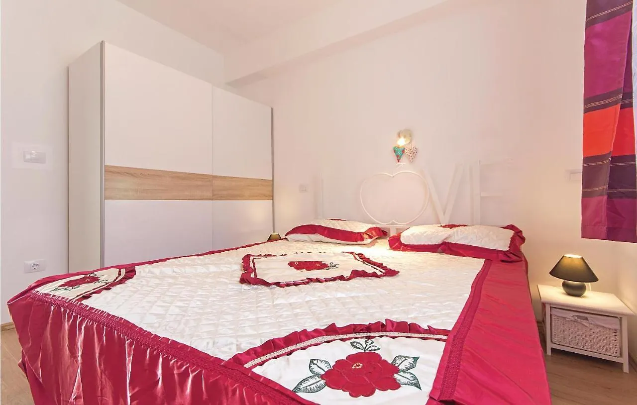 Holiday home 5 Bedroom Amazing Home In Medulin
