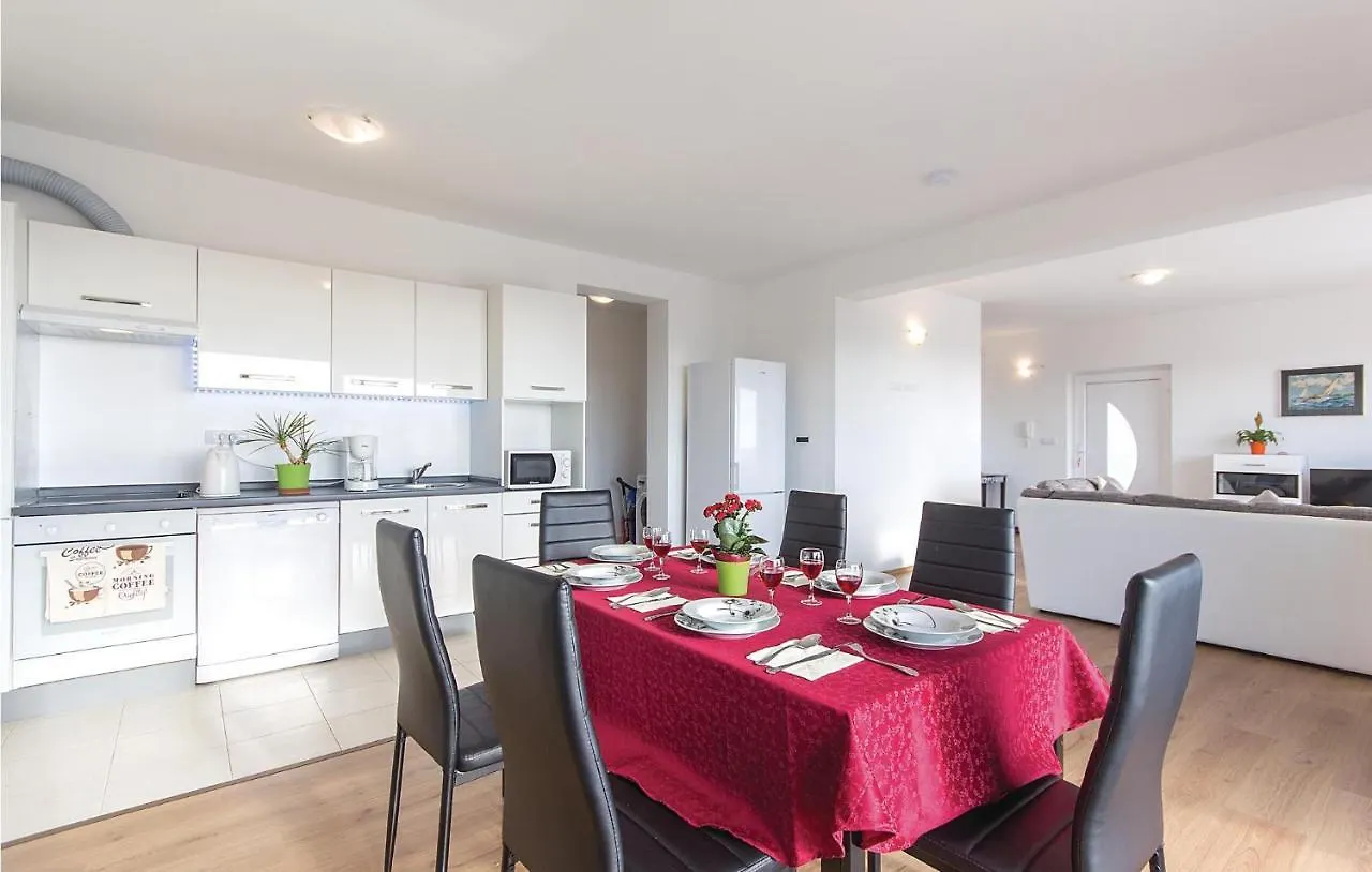 Holiday home 5 Bedroom Amazing Home In Medulin