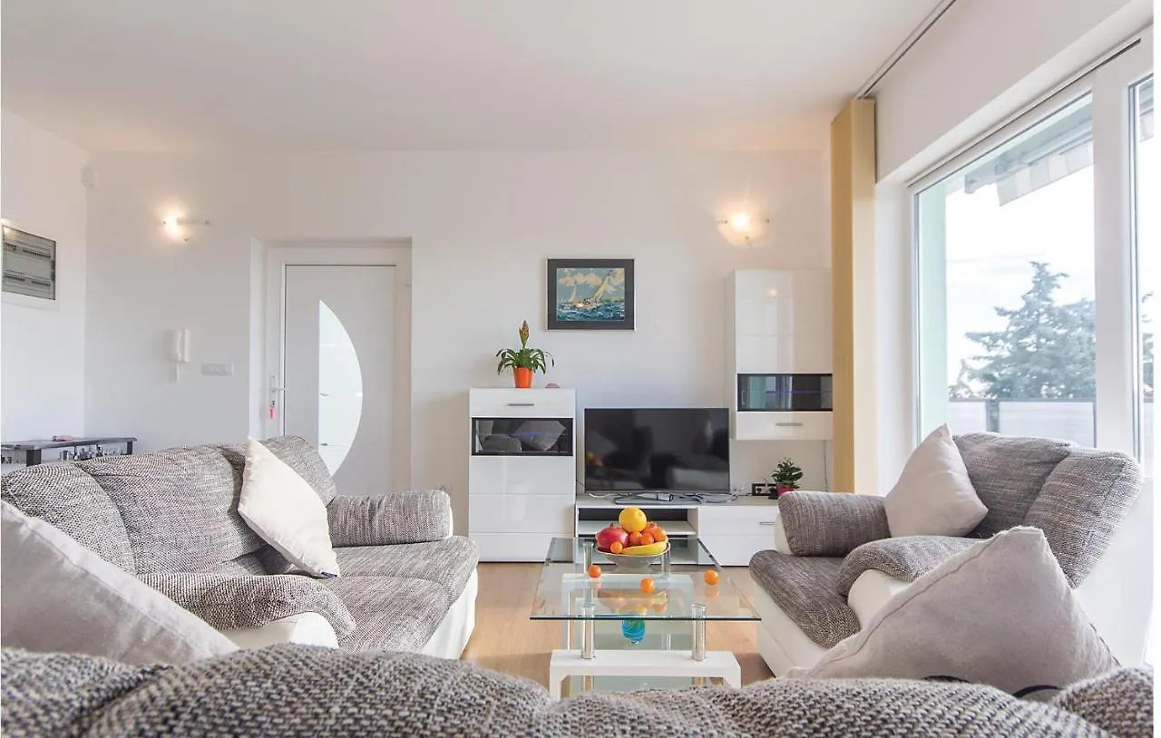 5 Bedroom Amazing Home In Medulin