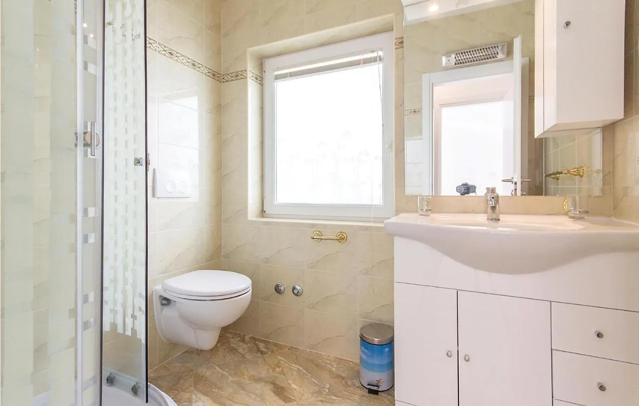 5 Bedroom Amazing Home In Medulin