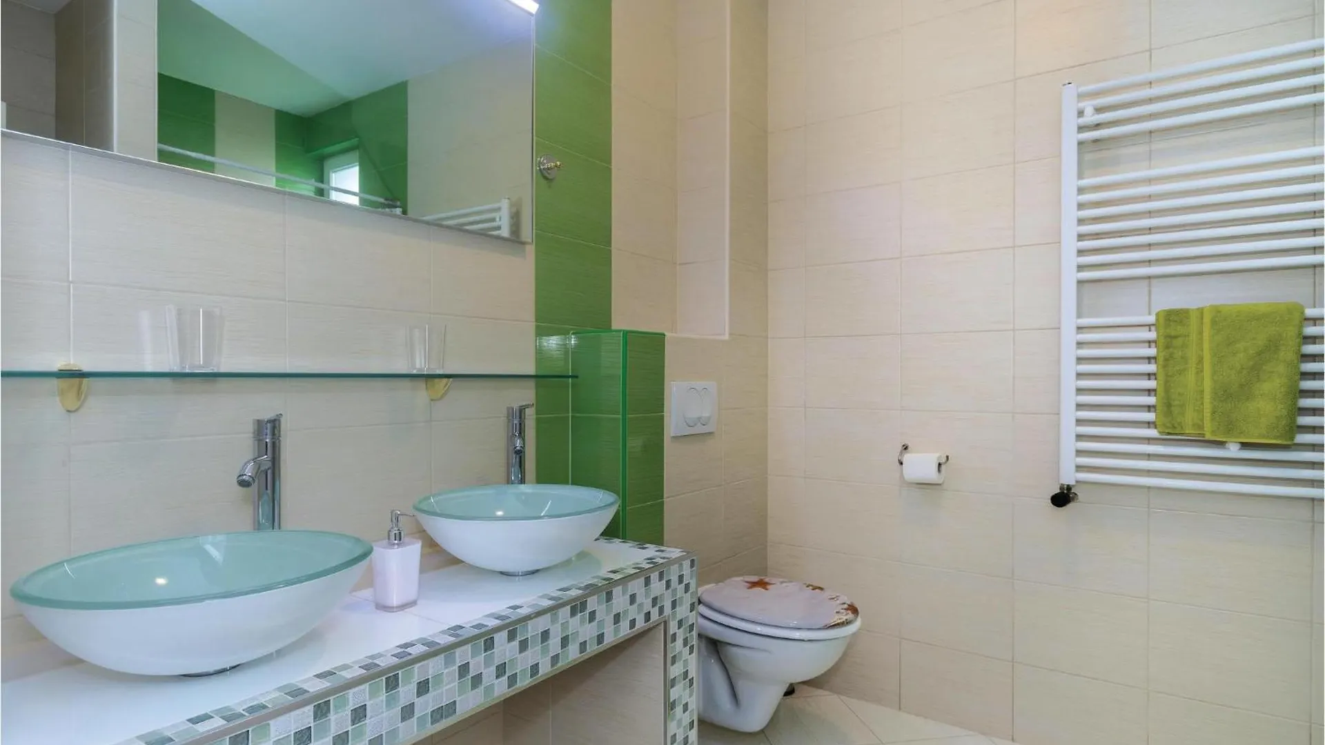 5 Bedroom Amazing Home In Medulin 0*,