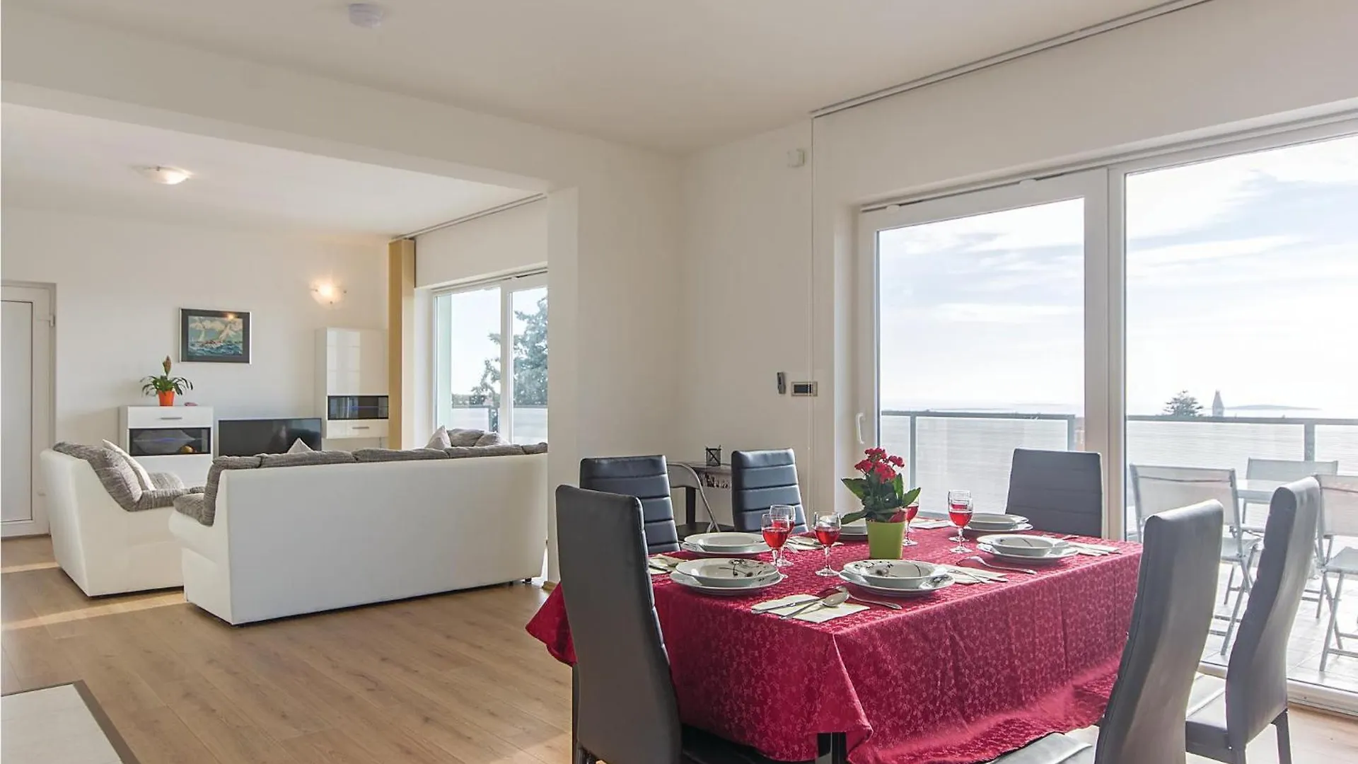 5 Bedroom Amazing Home In Medulin 0*,